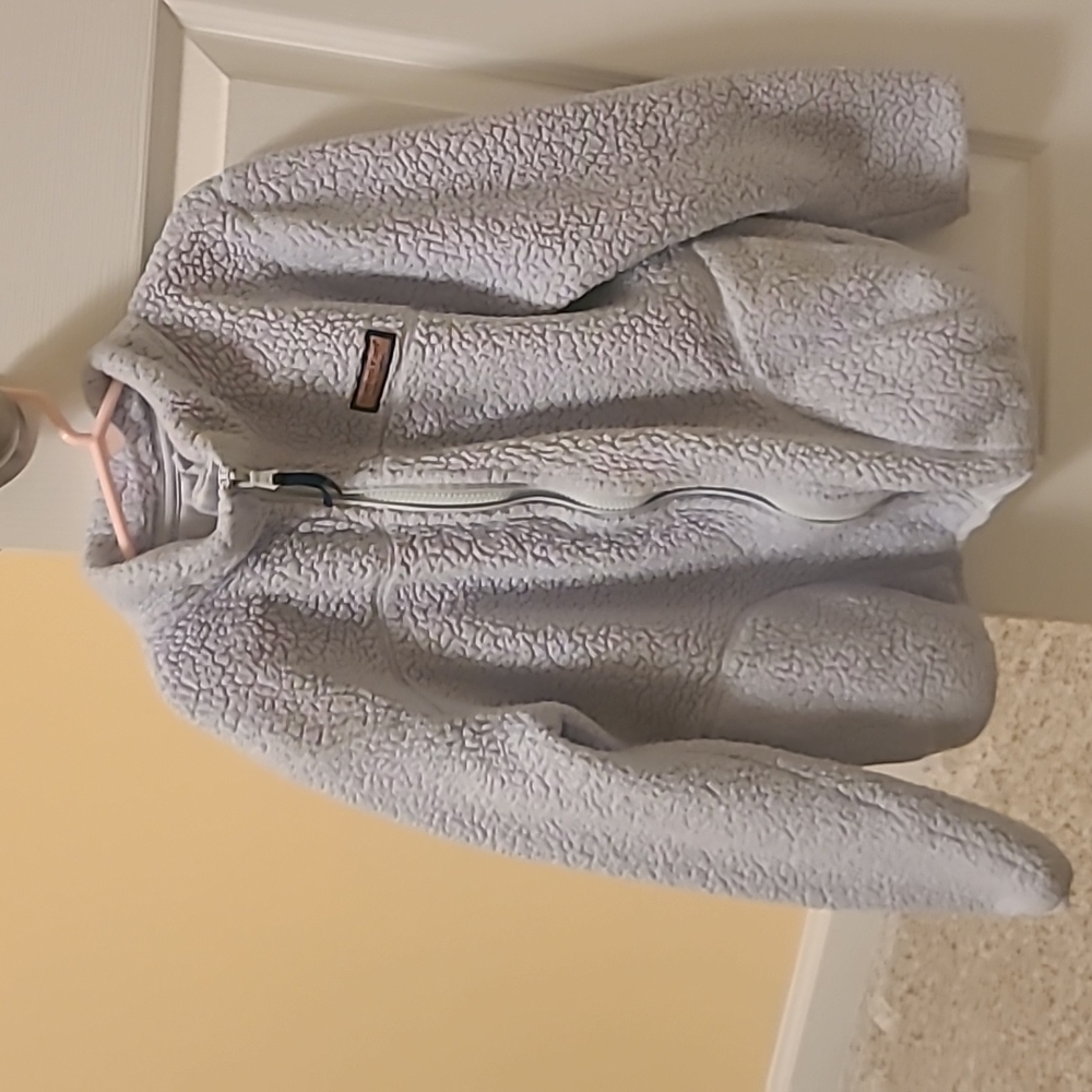 Kids Vineyard Vives zip up fleece jacket.  Great for spring!  Size L or kids 14.
